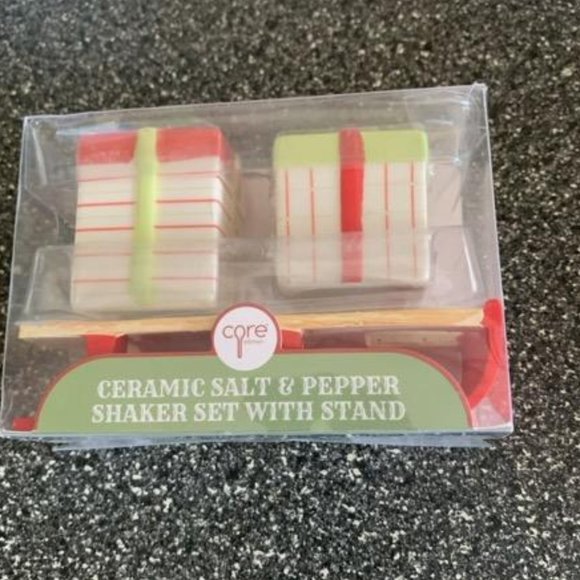 Core Kitchen Ceramic Present salt and pepper shakers on a sled - Picture 4 of 7